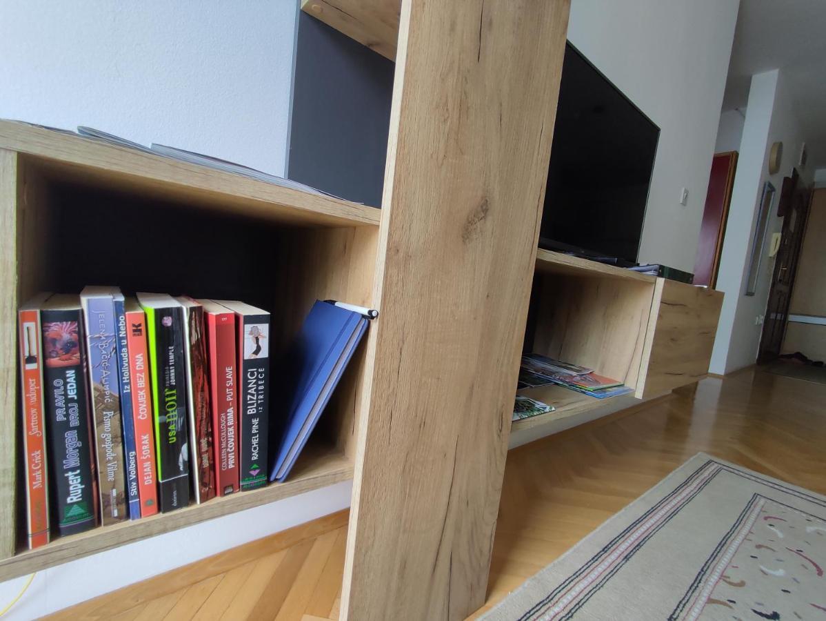 Woody Apartment Novi Sad Bagian luar foto