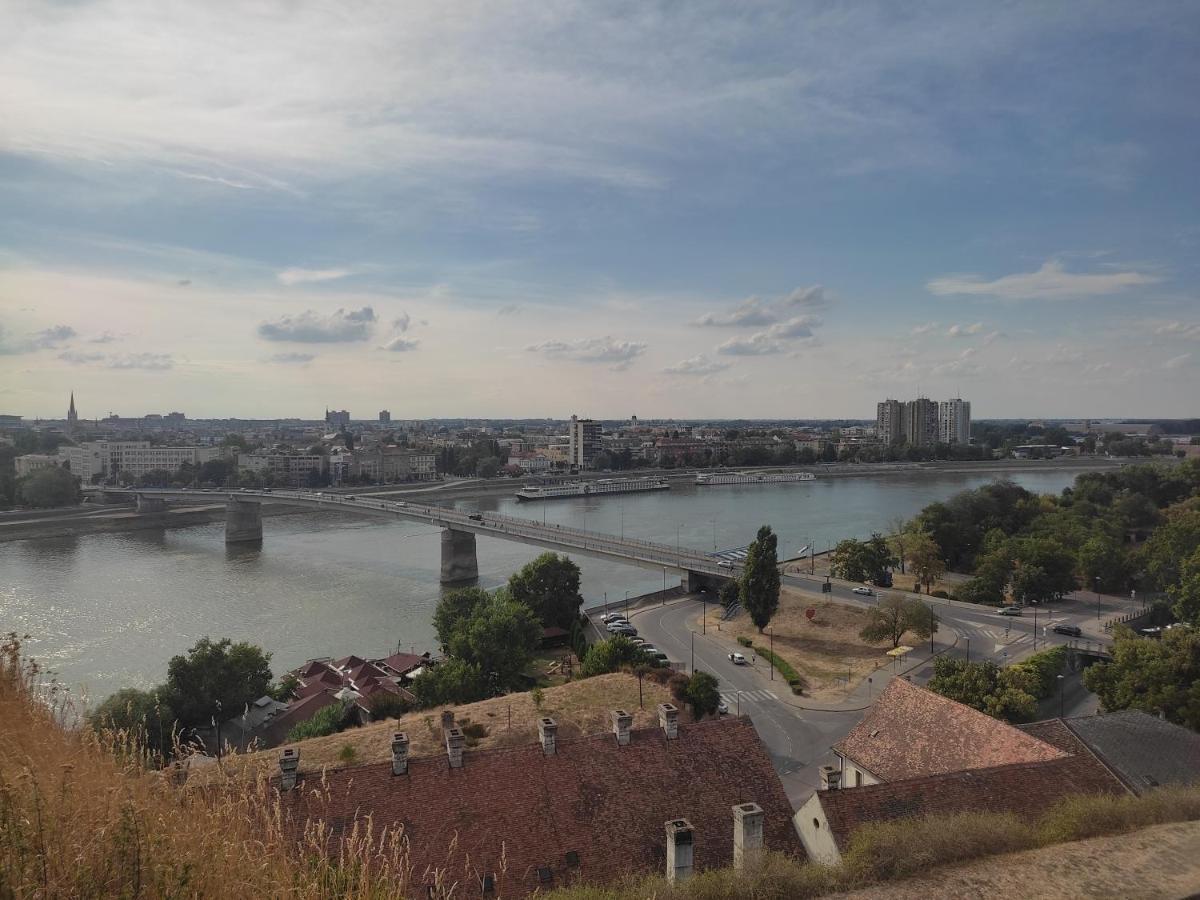 Woody Apartment Novi Sad Bagian luar foto
