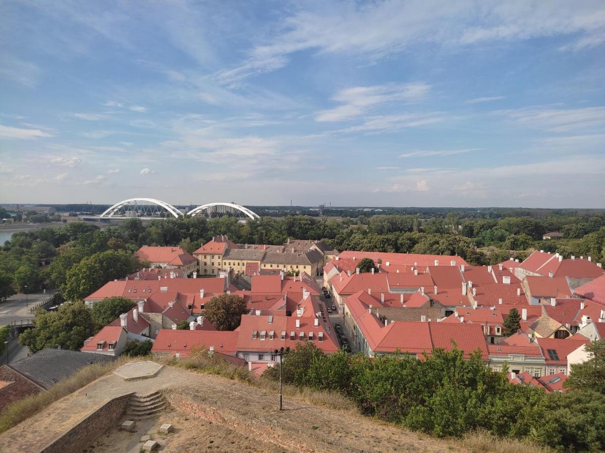 Woody Apartment Novi Sad Bagian luar foto